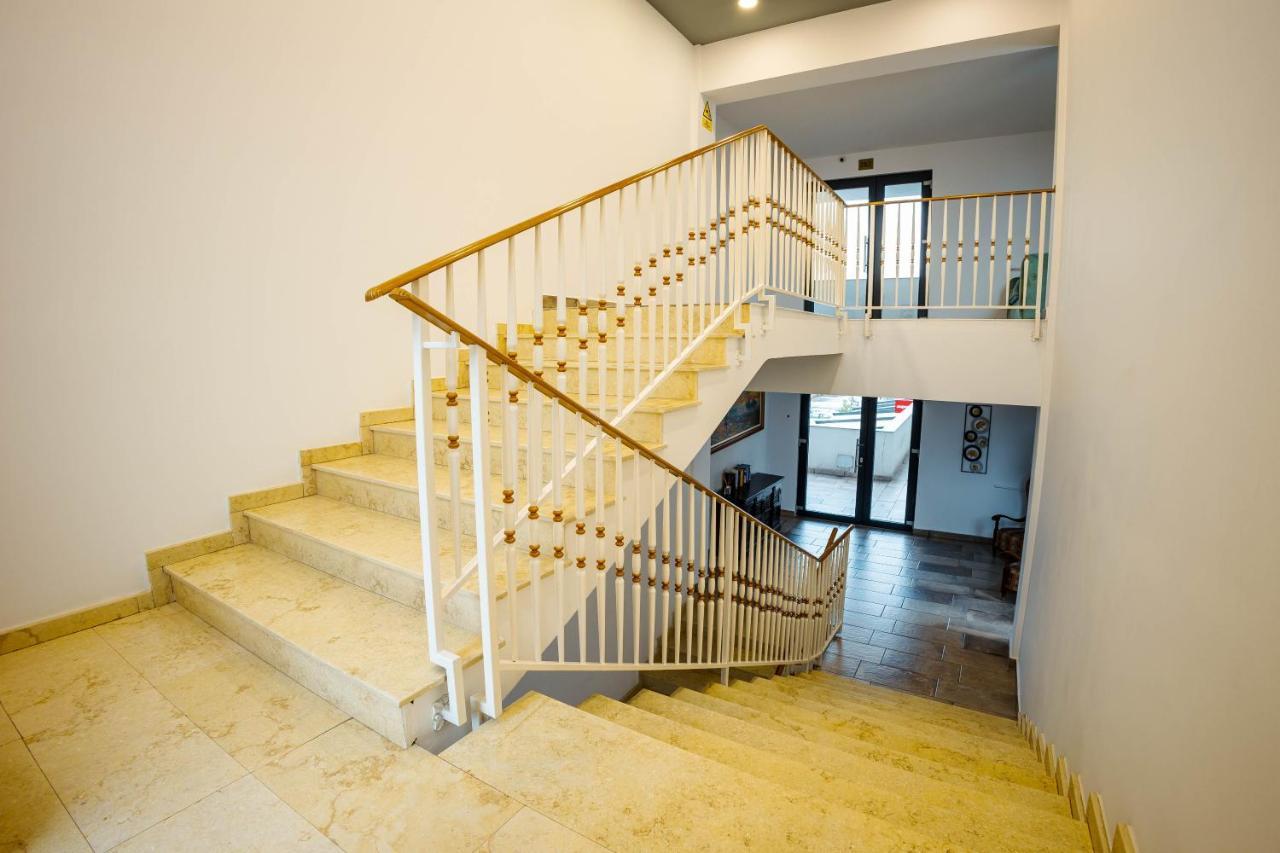 Bliss Inn Tunari Voluntari Bagian luar foto